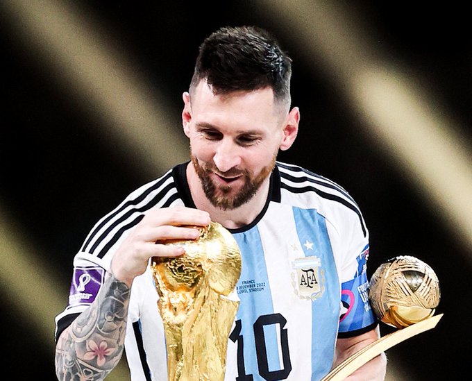 Dembélé calls Messi the best player ever