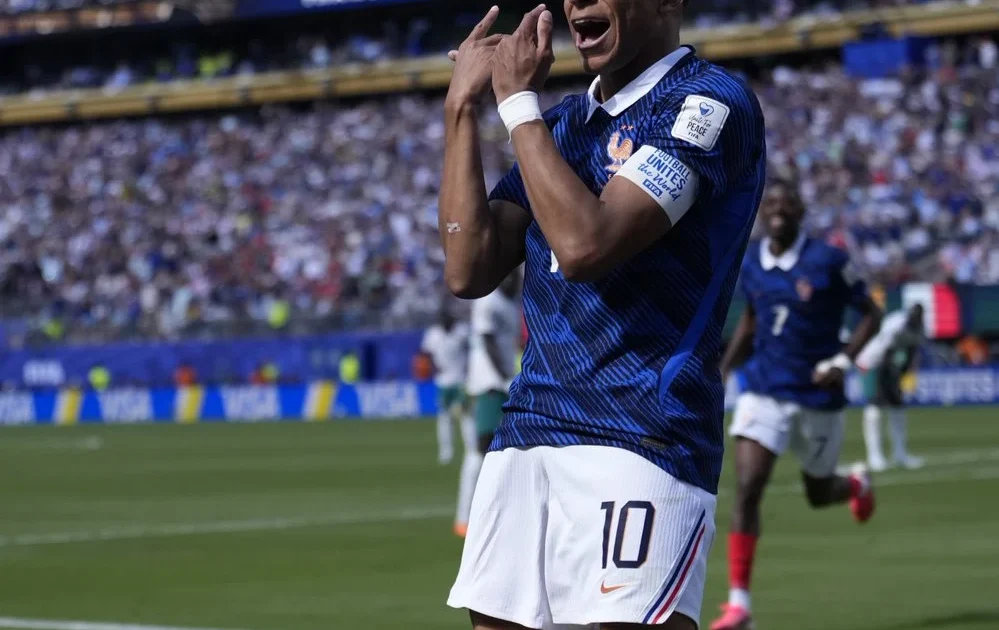 Mbappé's Two Goals Lead France to 3-1 Win Over Senegal