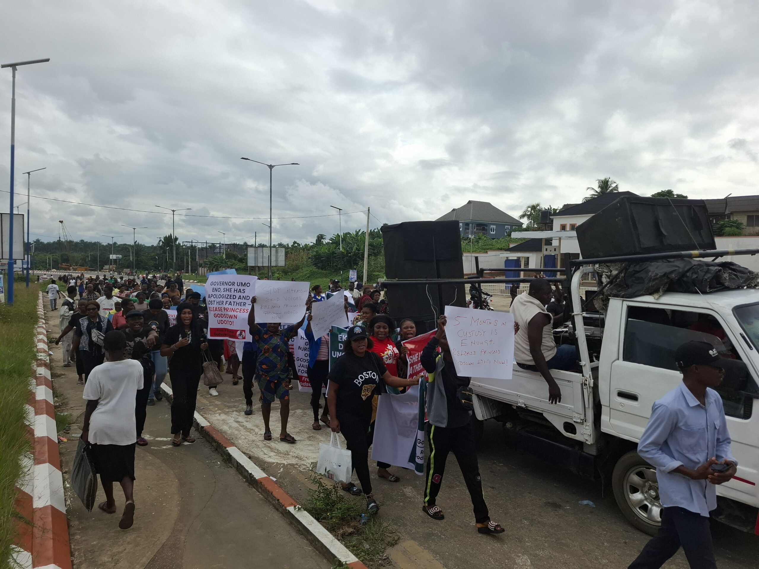 Ekid Women and Youths Demand Release of Governor's Critic