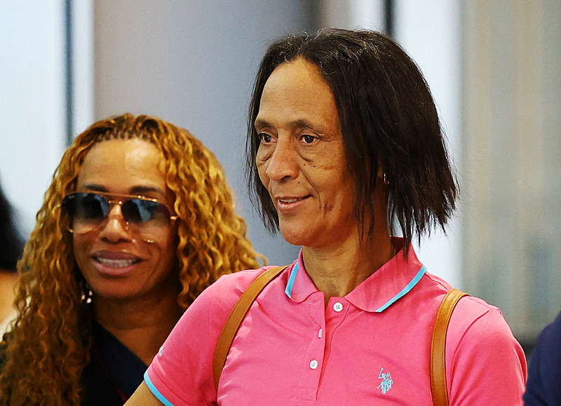 Vozinha's Heartwarming Reunion with Mother Before Uruguay Match
