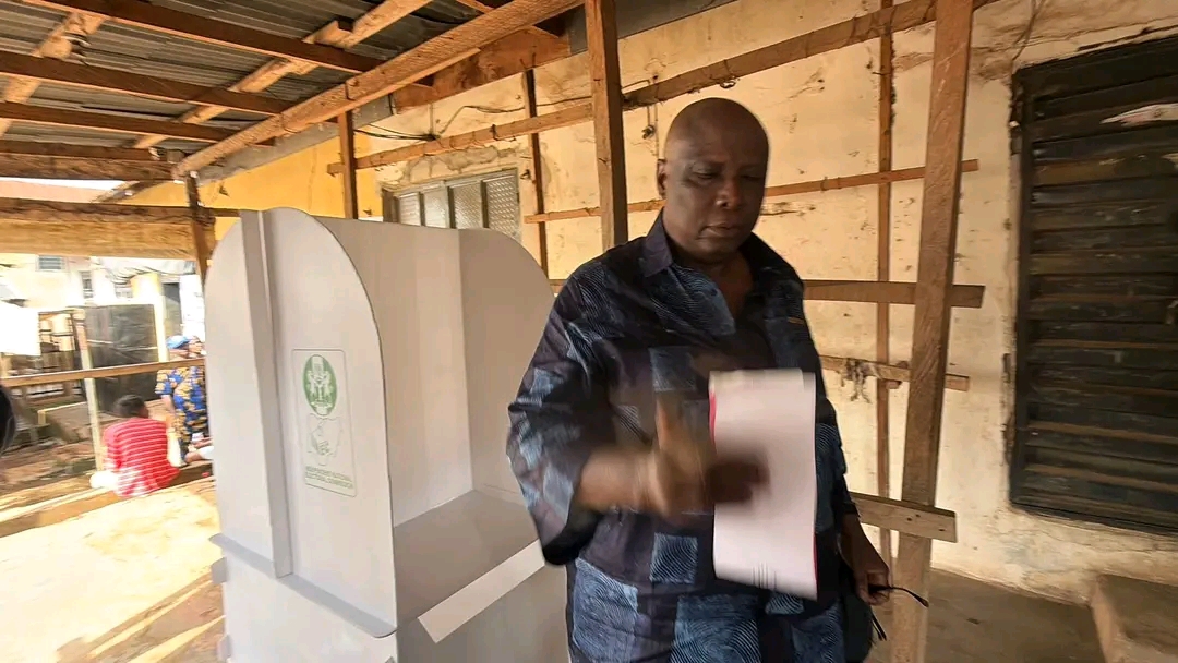 Ojudu Votes in Ekiti, Raises Alarm Over BVAS Issues