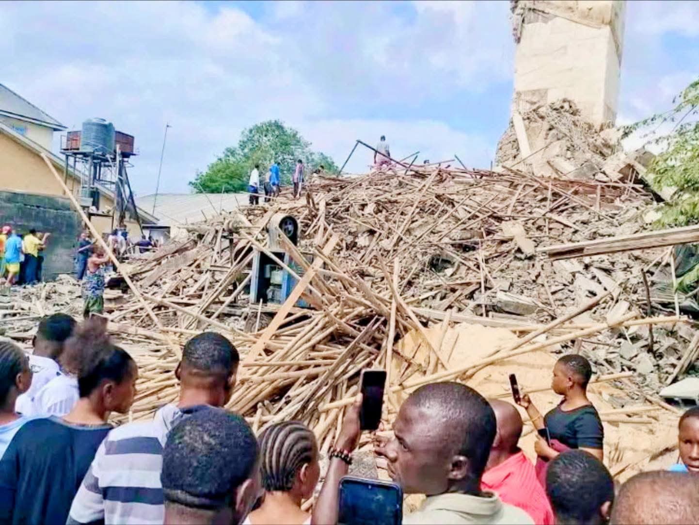 One person dead, many trapped as building falls in Rivers State